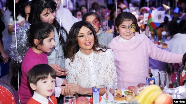 Mehriban ?liyeva Yeni il s?nliyind?, 28 dekabr 2012
