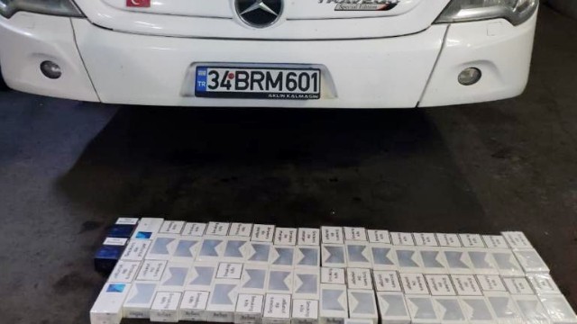 Siqareti avtomobilin yük yerində gizlədən sürücü ələ keçdi