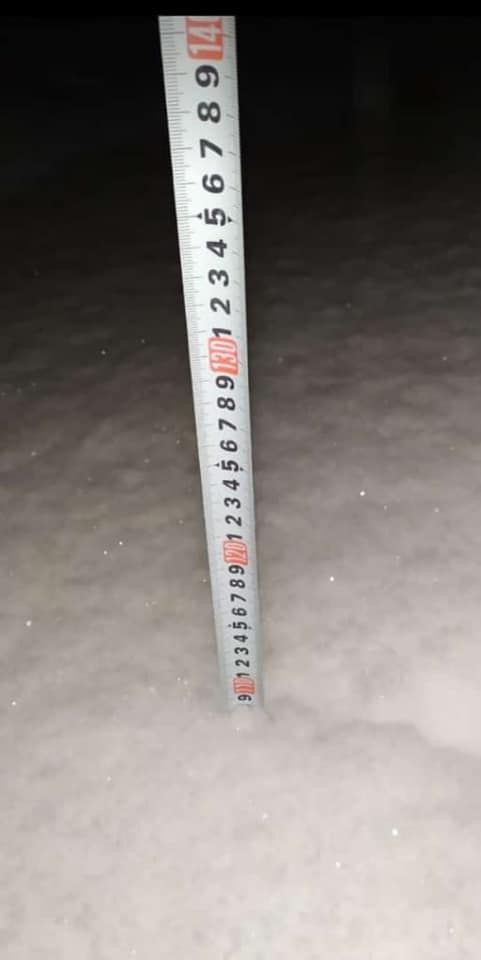 Lerikə 1 metr 20 sm hündürlüyündə qar yağdı (VİDEO) - Gallery Image