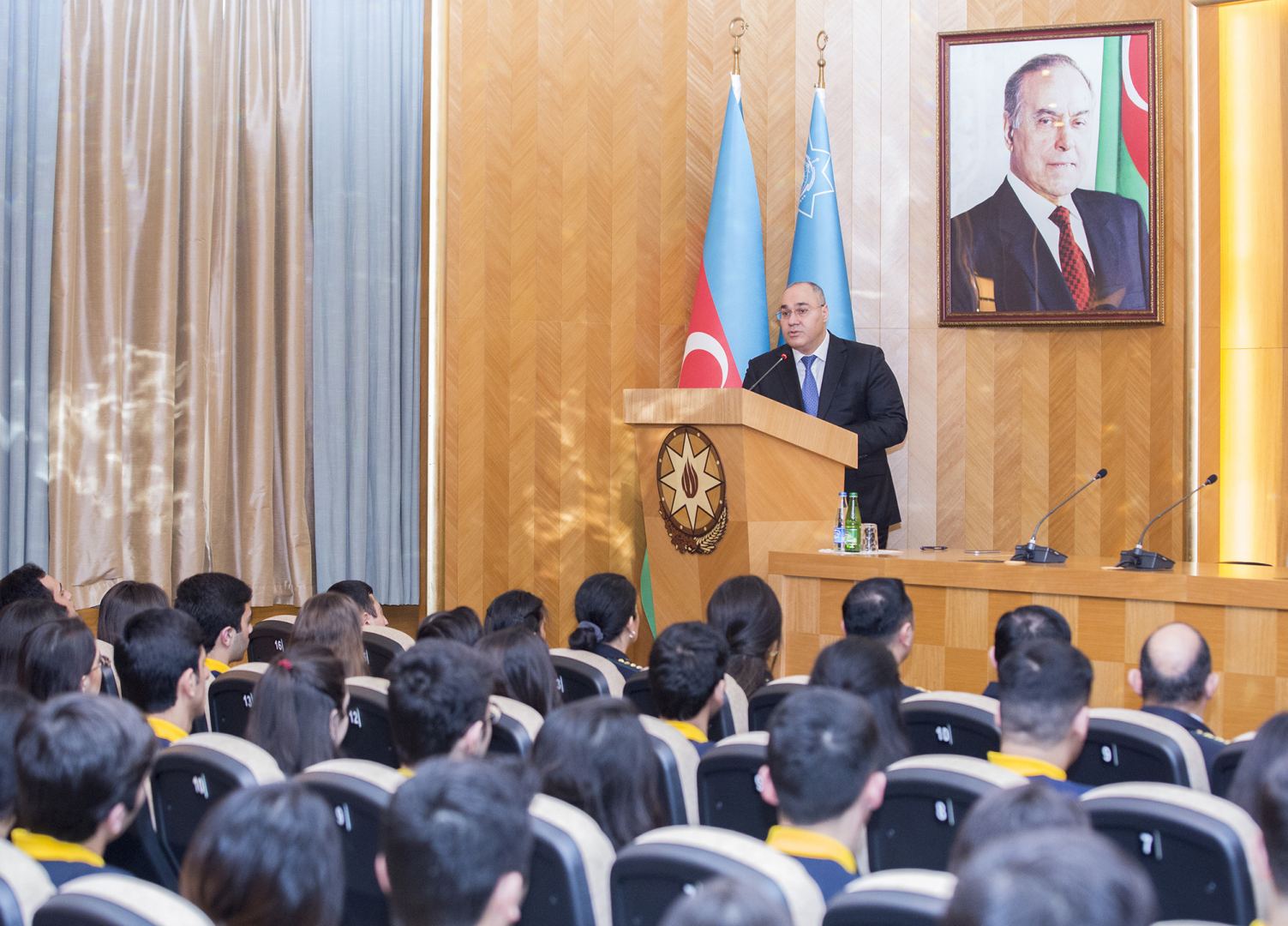 Dövlət Gömrük Komitəsinin sədri 3-cü "könüllü gömrükçü" dəstəsinin üzvləri ilə görüşüb (FOTO) - Gallery Image