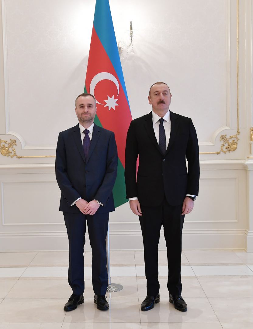Prezident İlham Əliyev Polşanın Azərbaycanda yeni təyin olunmuş səfirinin etimadnaməsini qəbul edib (FOTO) - Gallery Image