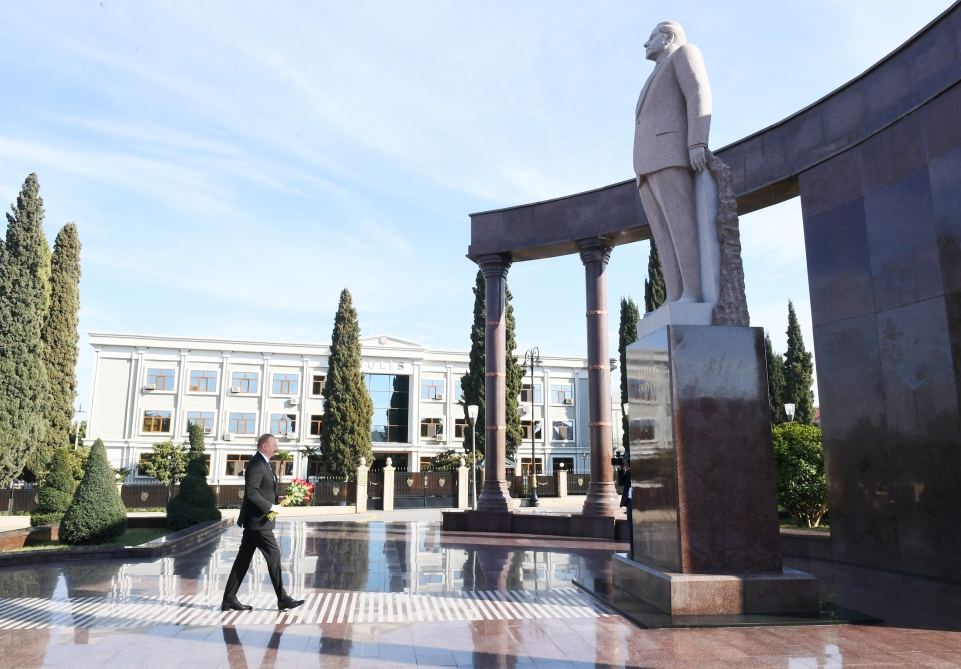 Prezident İlham Əliyev Şəmkir rayonuna səfərə gəlib (FOTO) - Gallery Image