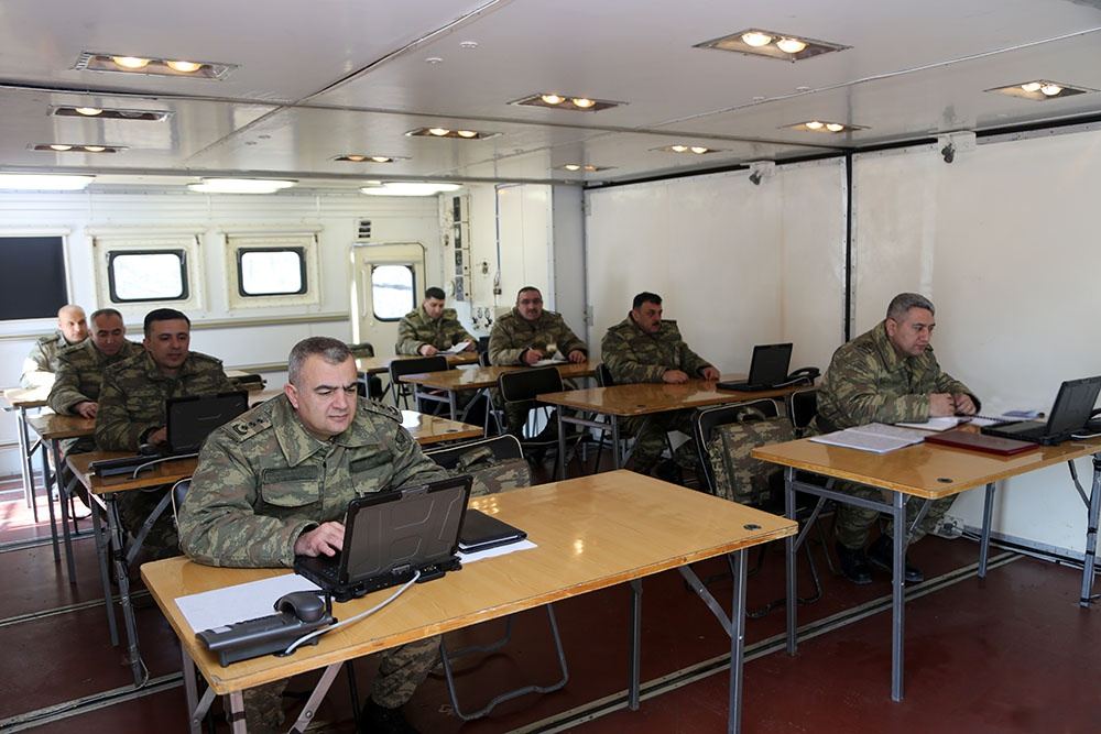 Müdafiə naziri ön idarəetmə məntəqəsində olub (FOTO/VİDEO) - Gallery Image