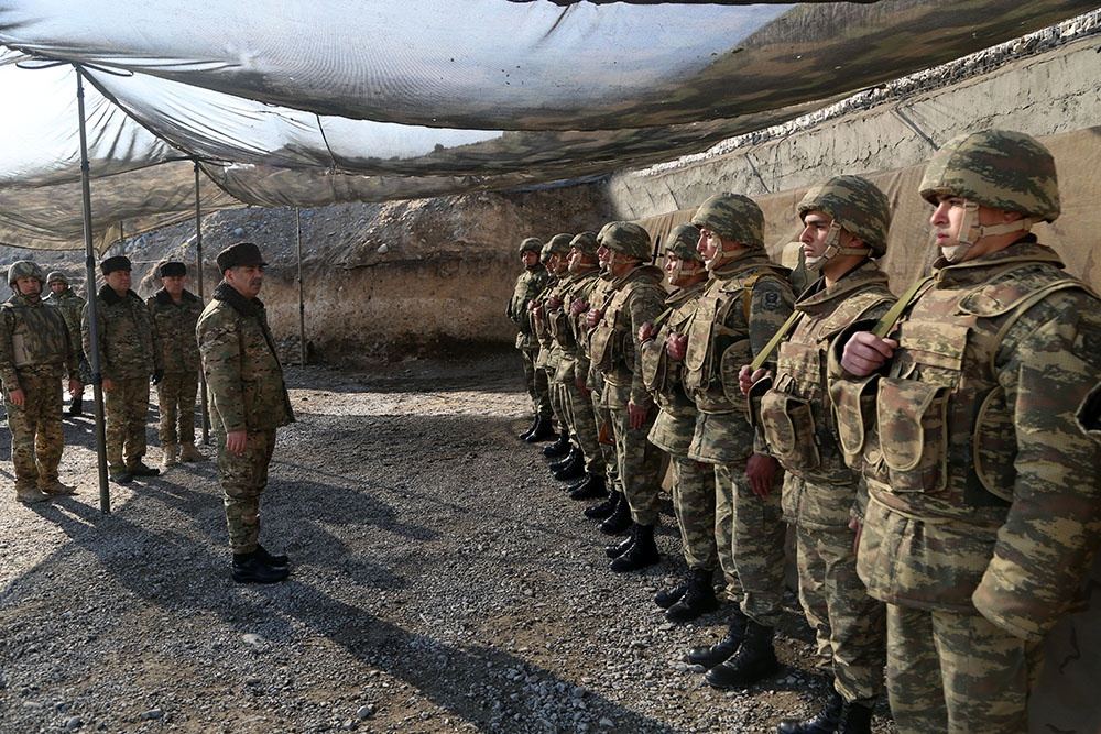 Zakir Həsənov ön xətdə xidmət edən hərbi qulluqçularla görüşüb (FOTO/VİDEO) - Gallery Image