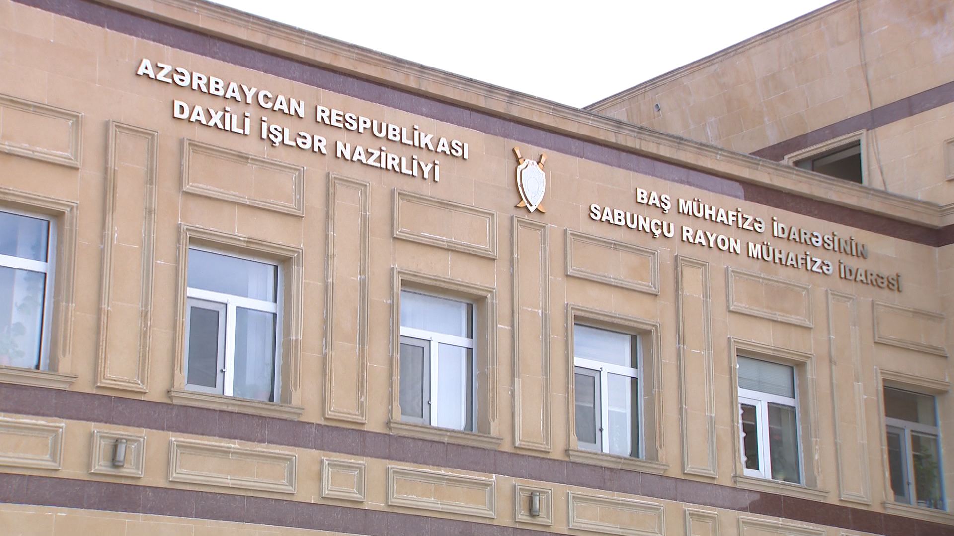 Bakıda insident: Mühafizə polisi havaya atəş açmaqla oğurluq edən şəxsi saxladı (FOTO) - Gallery Image