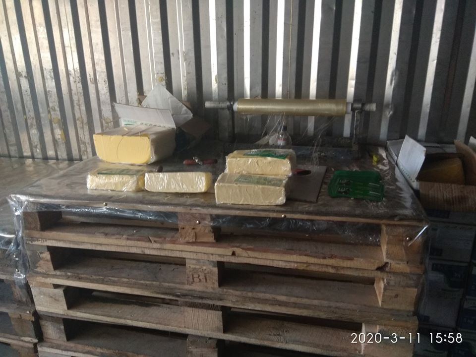 Bakıda bitki yağının kərə yağı kimi qablaşdırıldığı anbar aşklarlandı (FOTO) - Gallery Image