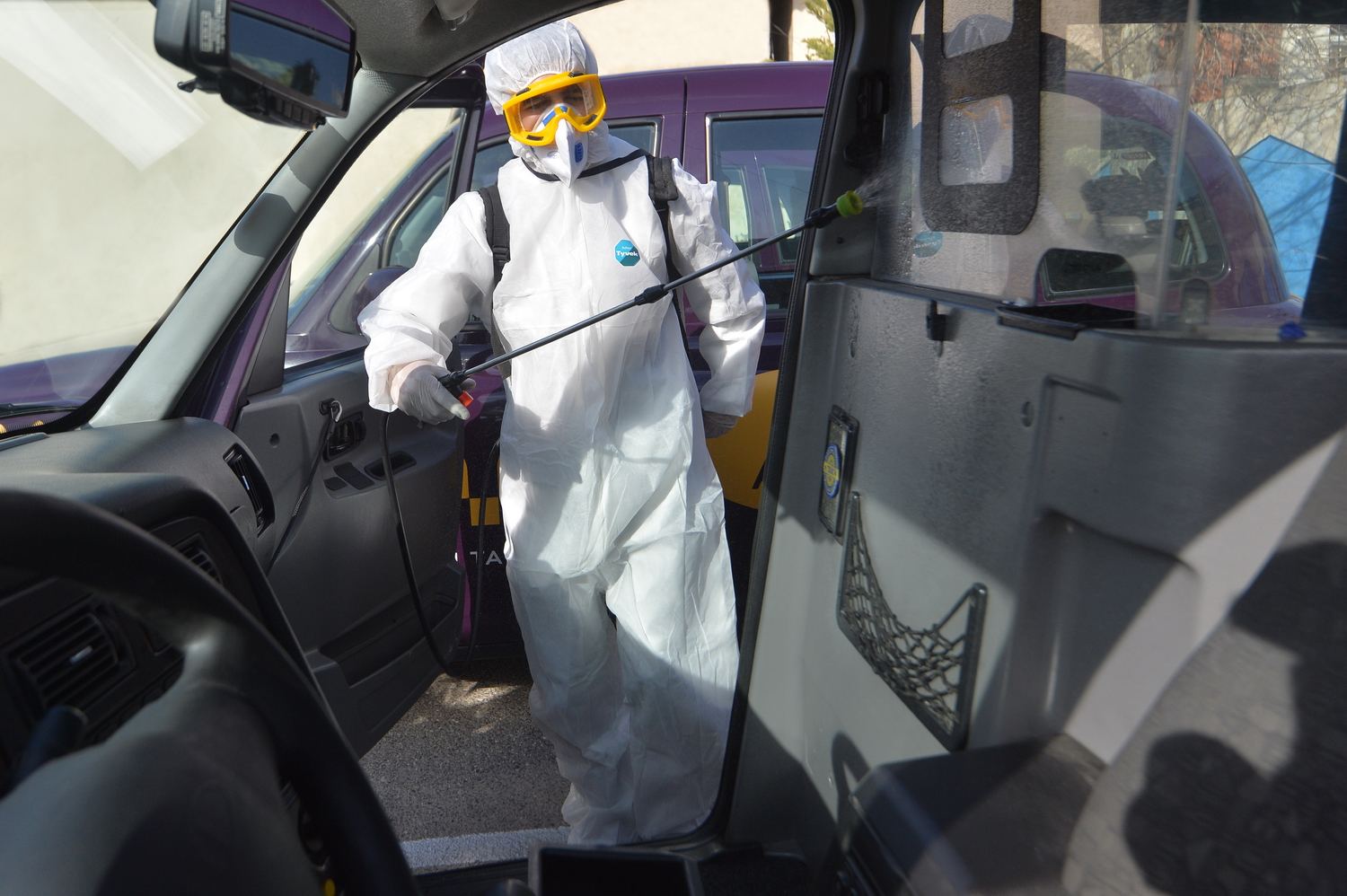 Bakıda taksilər gündəlik dezinfeksiya edilir (FOTO) - Gallery Image