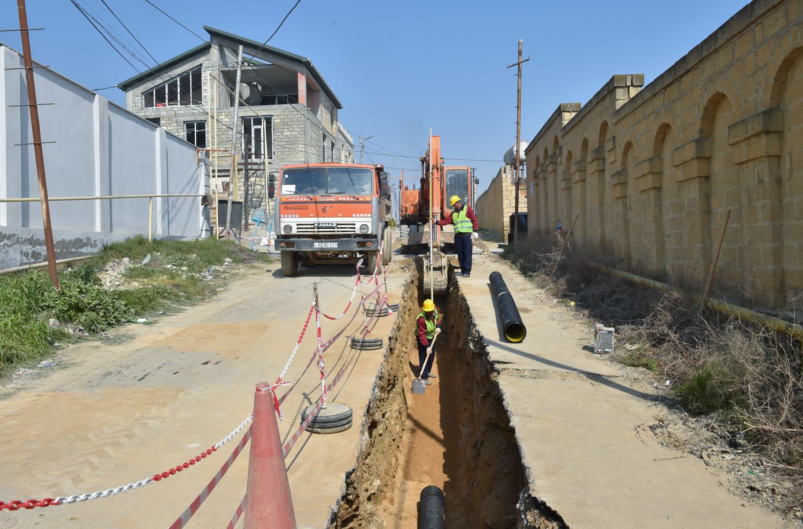 Badamdarın sürüşmə zonasında içməli su şəbəkəsi yaradılır (FOTO) - Gallery Image