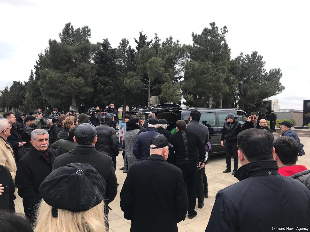 Xalq artisti Rafael Dadaşov dəfn olunub (FOTO) (ƏLAVƏ OLUNUB-2) - Gallery Image