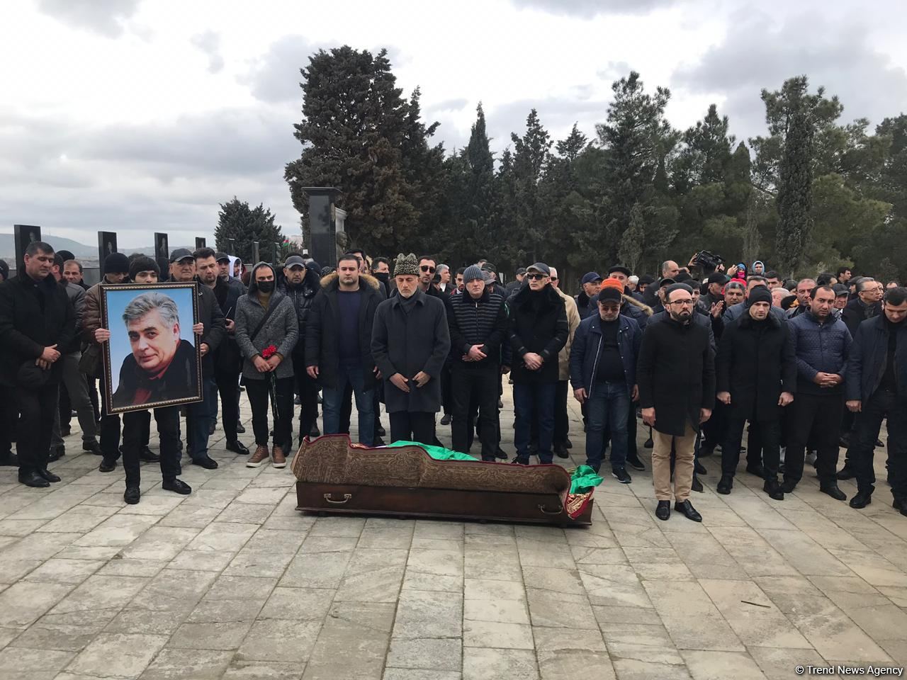 Xalq artisti Rafael Dadaşov dəfn olunub (FOTO) (ƏLAVƏ OLUNUB-2) - Gallery Image