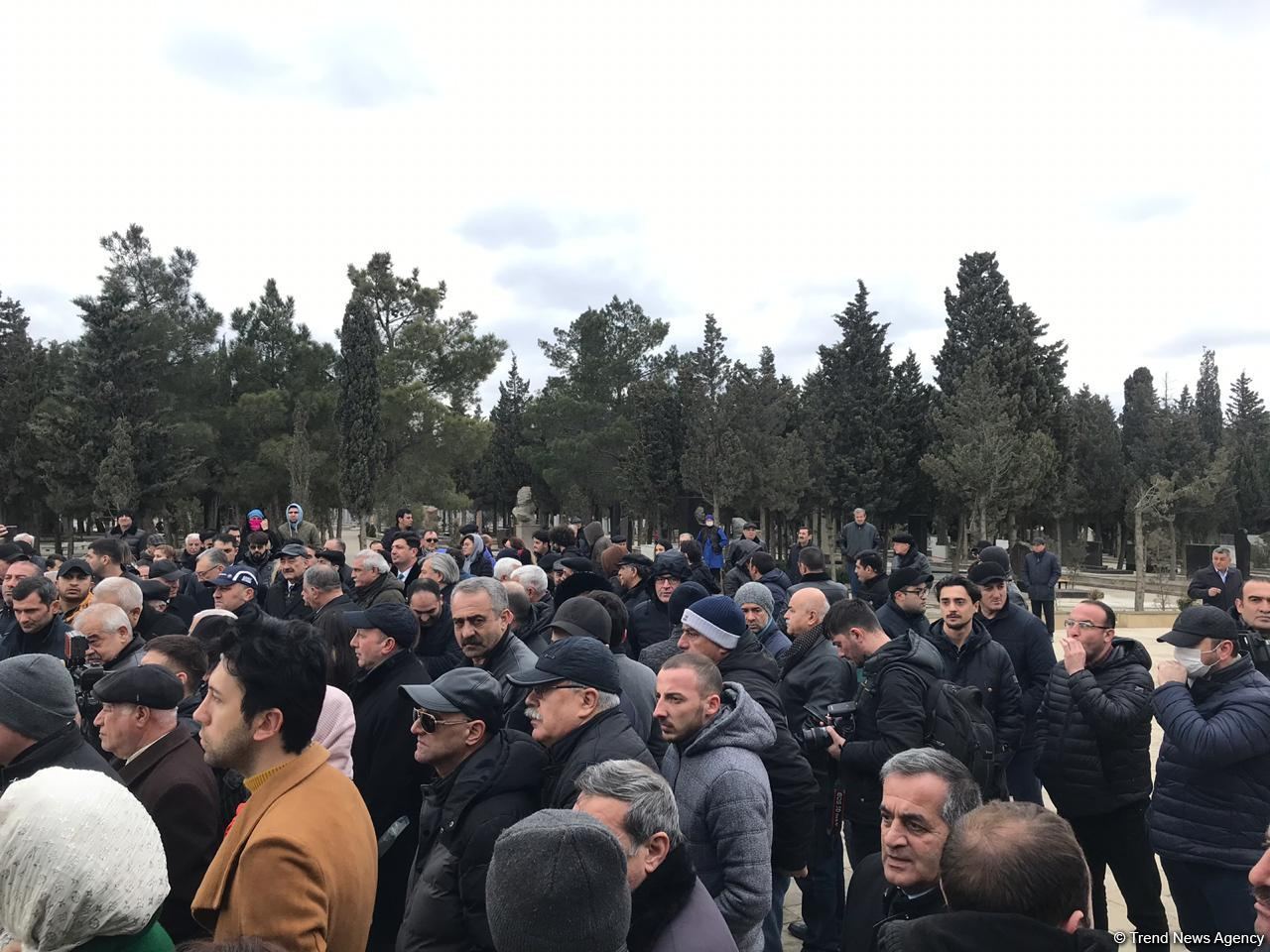 Xalq artisti Rafael Dadaşov dəfn olunub (FOTO) (ƏLAVƏ OLUNUB-2) - Gallery Image
