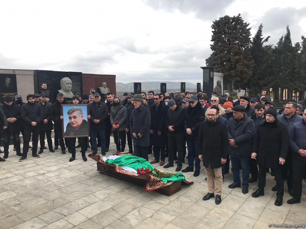 Xalq artisti Rafael Dadaşov dəfn olunub (FOTO) (ƏLAVƏ OLUNUB-2) - Gallery Image
