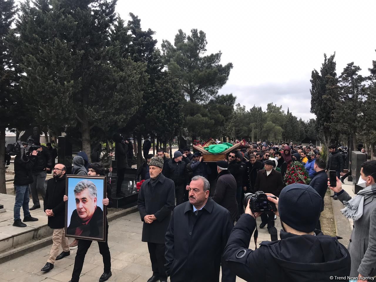 Xalq artisti Rafael Dadaşov dəfn olunub (FOTO) (ƏLAVƏ OLUNUB-2) - Gallery Image