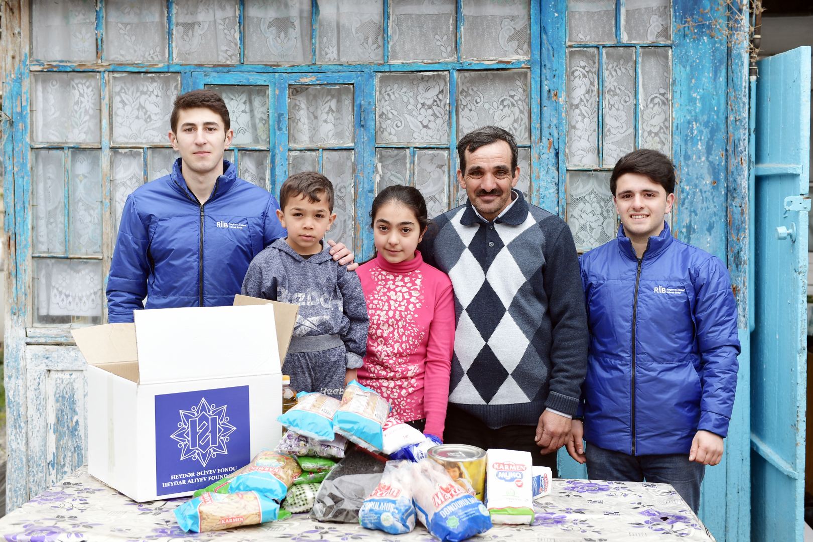 Heydər Əliyev Fondu ünvanlı sosial yardım alan ailələrə Novruz sovqatları paylayıb (FOTO) - Gallery Image