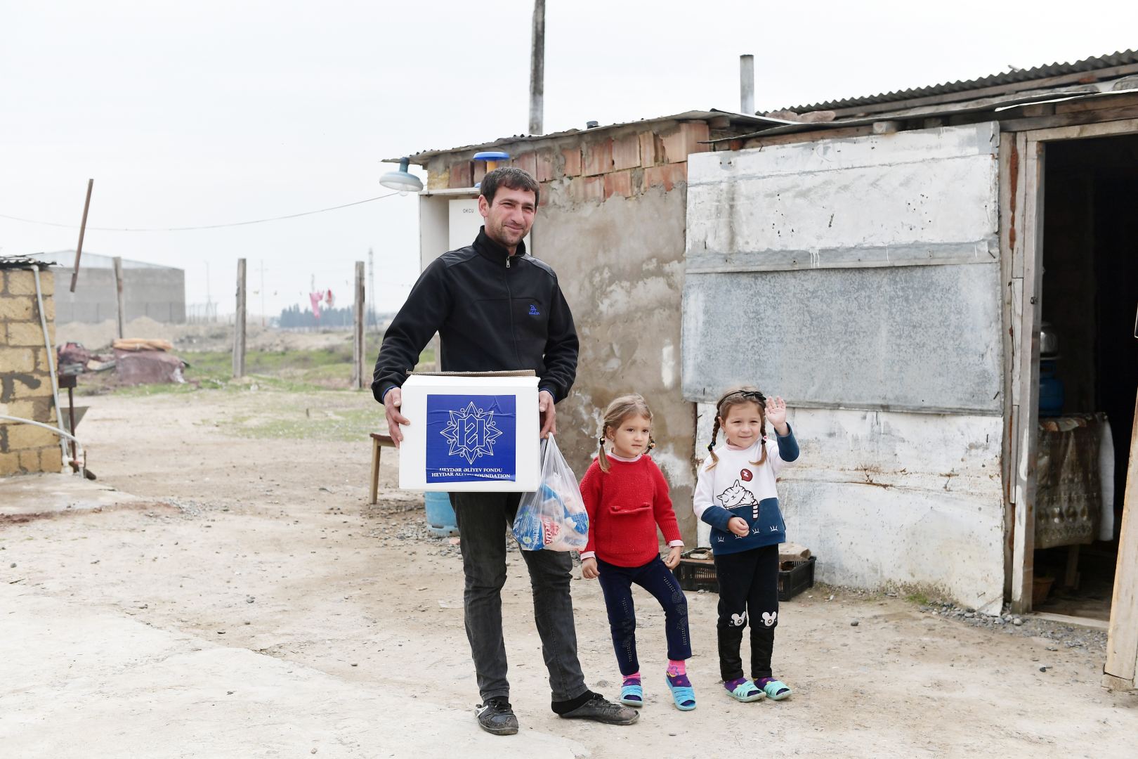 Heydər Əliyev Fondu ünvanlı sosial yardım alan ailələrə Novruz sovqatları paylayıb (FOTO) - Gallery Image