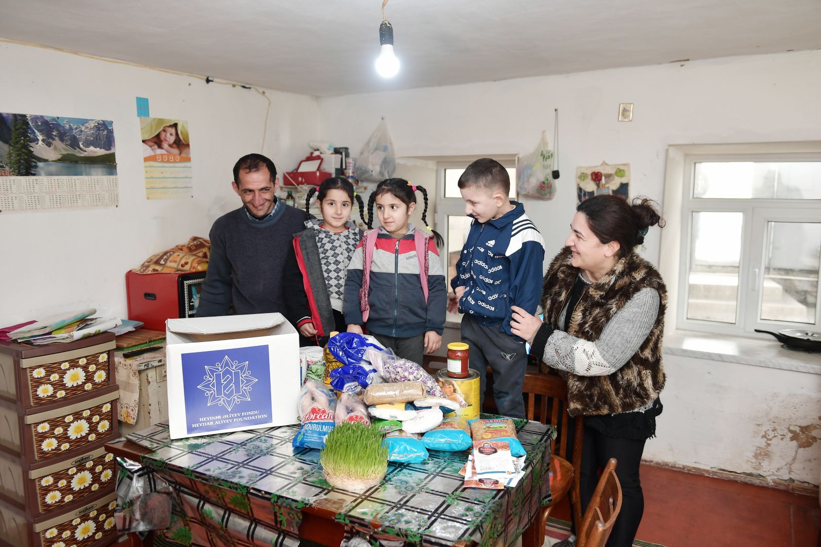 Heydər Əliyev Fondu ünvanlı sosial yardım alan ailələrə Novruz sovqatları paylayıb (FOTO) - Gallery Image