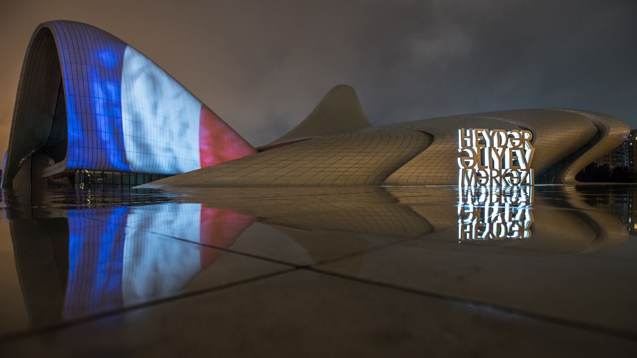 Heydər Əliyev Mərkəzindən "COVID-19"un geniş yayıldığı ölkələrə növbəti dəstək (FOTO/VİDEO) - Gallery Image