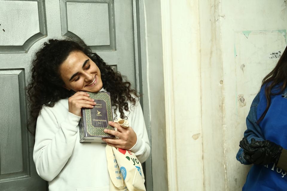 Gənclər Naqif Həmzəyevin başlatdığı sosial aksiyanı maraqla qarşıladılar (FOTO) - Gallery Image