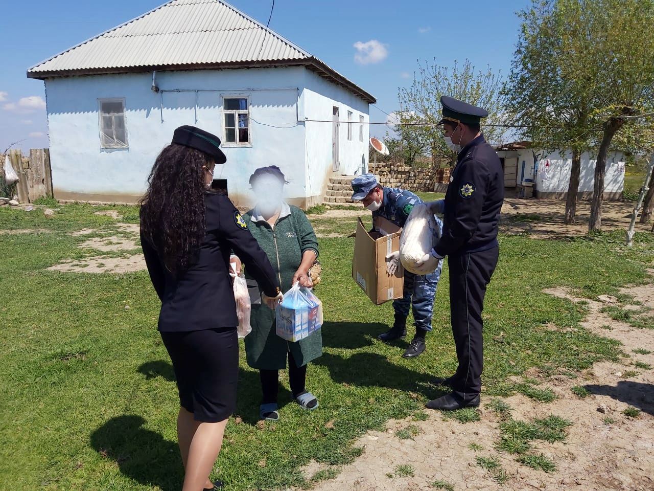 Gömrükçülər daha 80 ailəyə yardım ediblər (FOTO/VİDEO) - Gallery Image