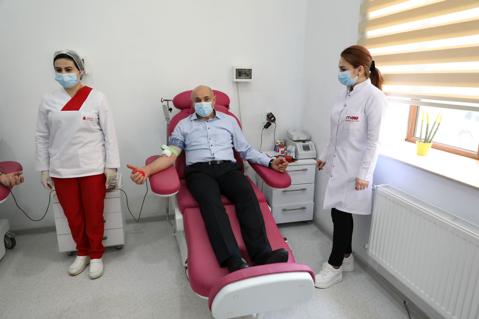 Gömrükçülər qanvermə aksiyasında iştirak ediblər (FOTO) - Gallery Image