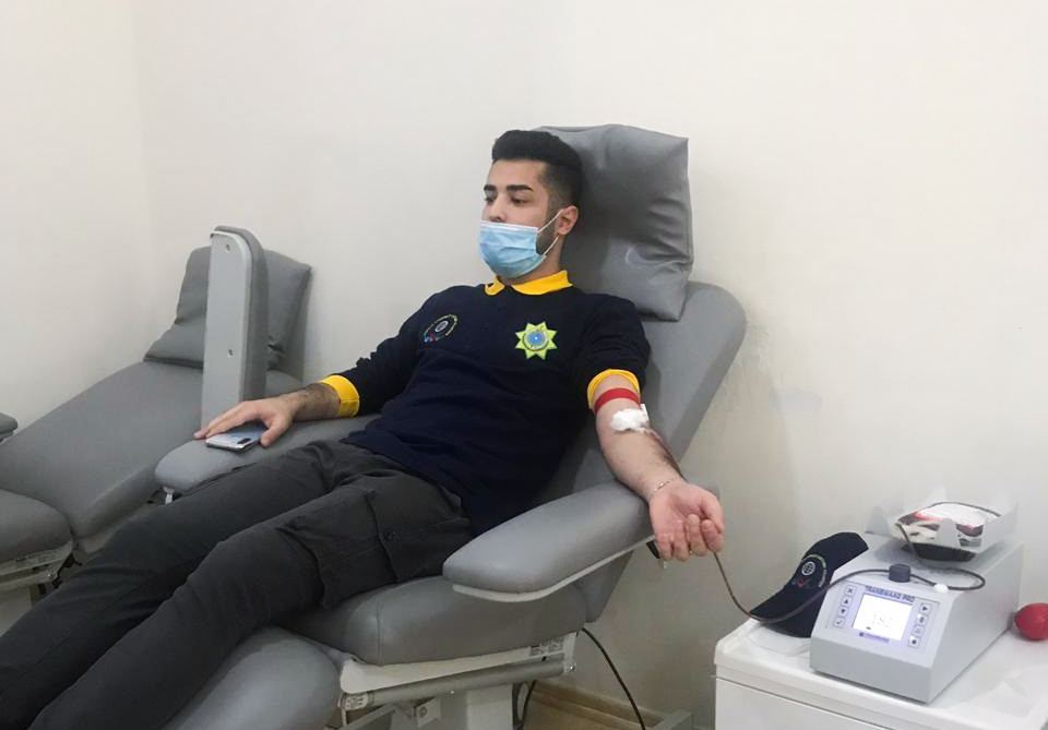 Gömrükçülər qanvermə aksiyasında iştirak ediblər (FOTO) - Gallery Image