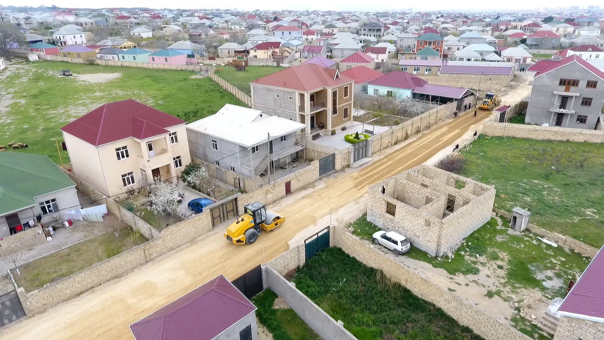 Abşeronda 23 küçə və yol təmir olunur (FOTO) - Gallery Image