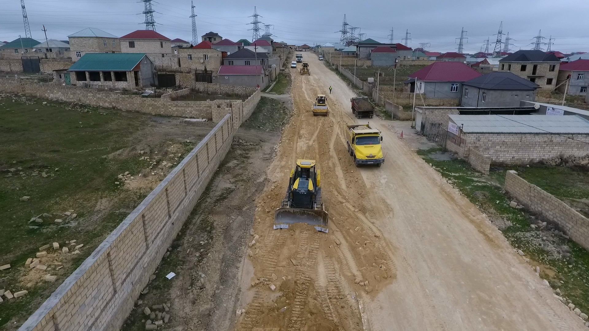 Abşeronda 23 küçə və yol təmir olunur (FOTO) - Gallery Image
