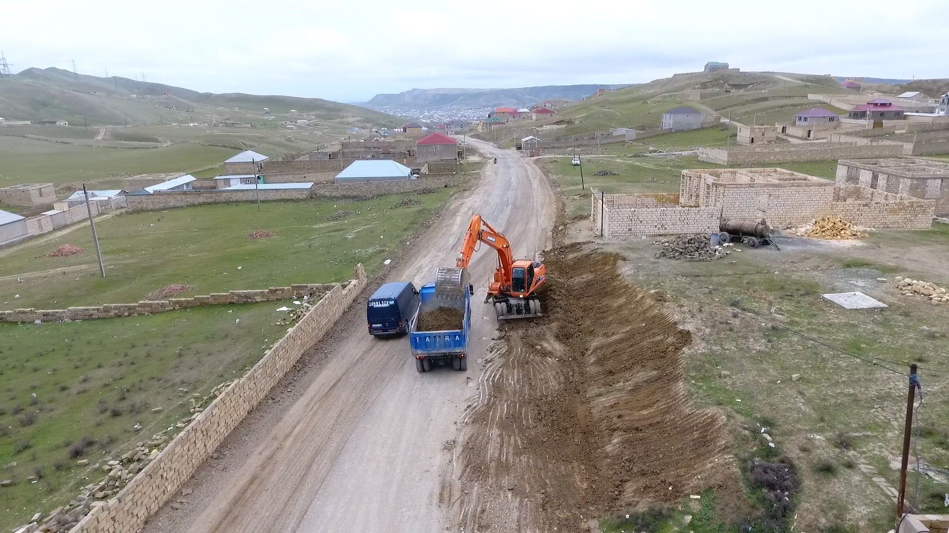 Abşeronda 23 küçə və yol təmir olunur (FOTO) - Gallery Image