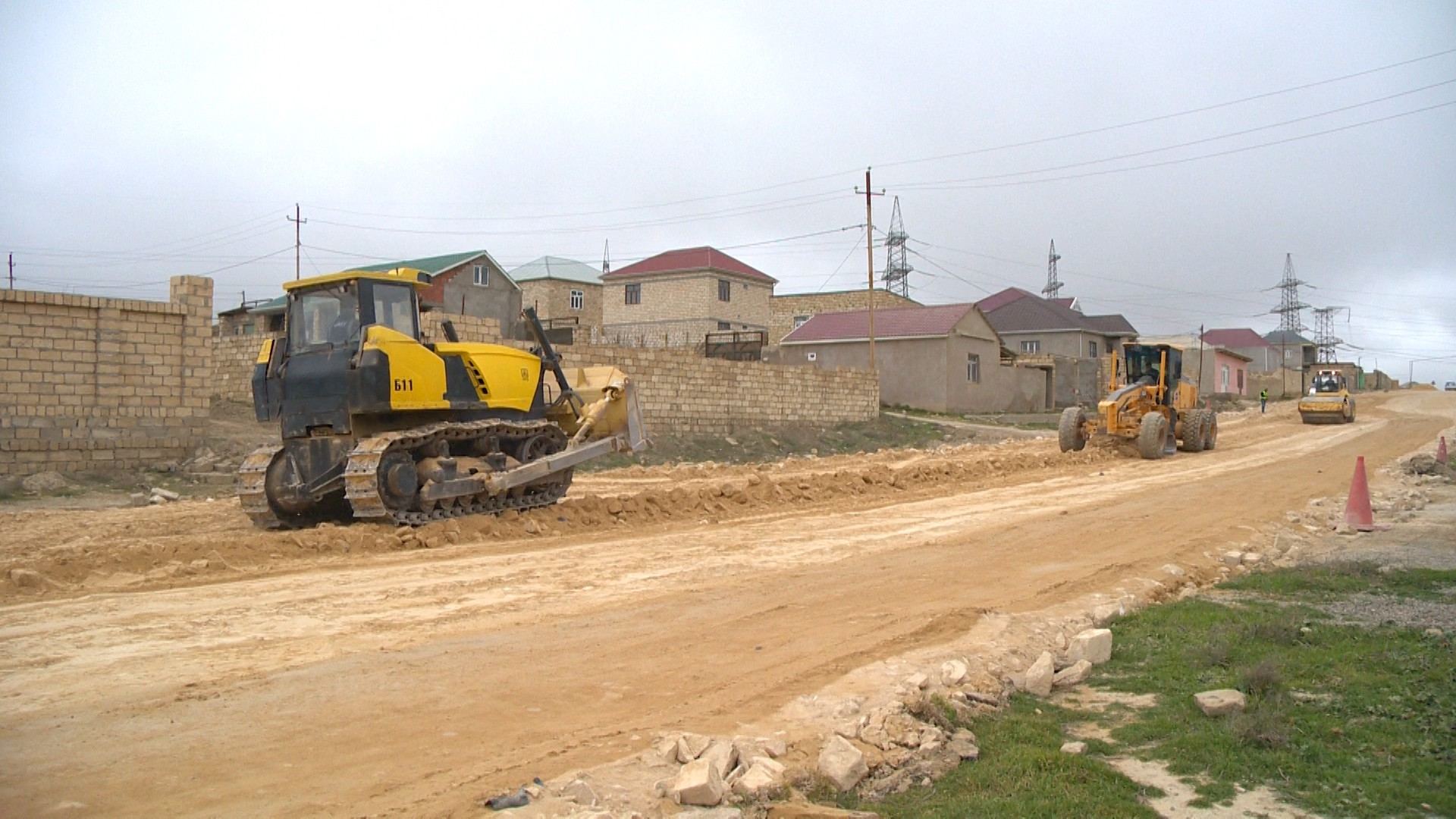 Abşeronda 23 küçə və yol təmir olunur (FOTO) - Gallery Image