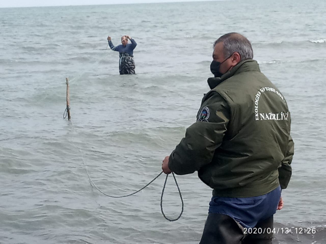 Su hövzələri qadağan olunmuş vasitələrdən təmizlənib (FOTO) - Gallery Image