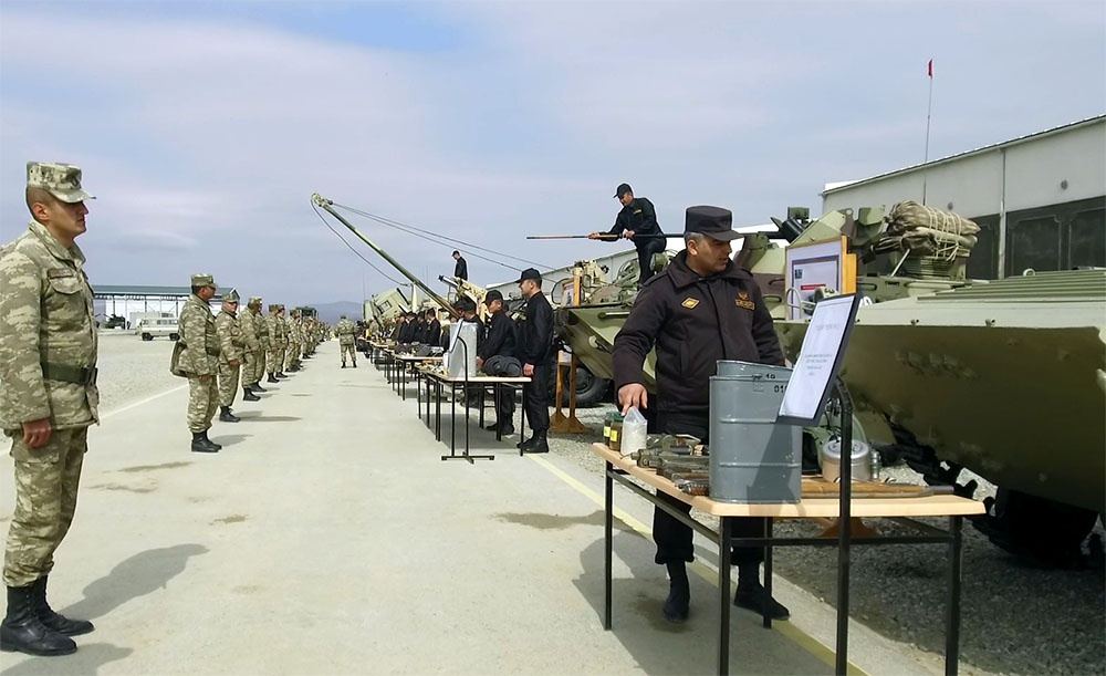 Silah və hərbi texnikanın yay istismar rejiminə keçirilməsi prosesi aparılır (FOTO/VİDEO) - Gallery Image
