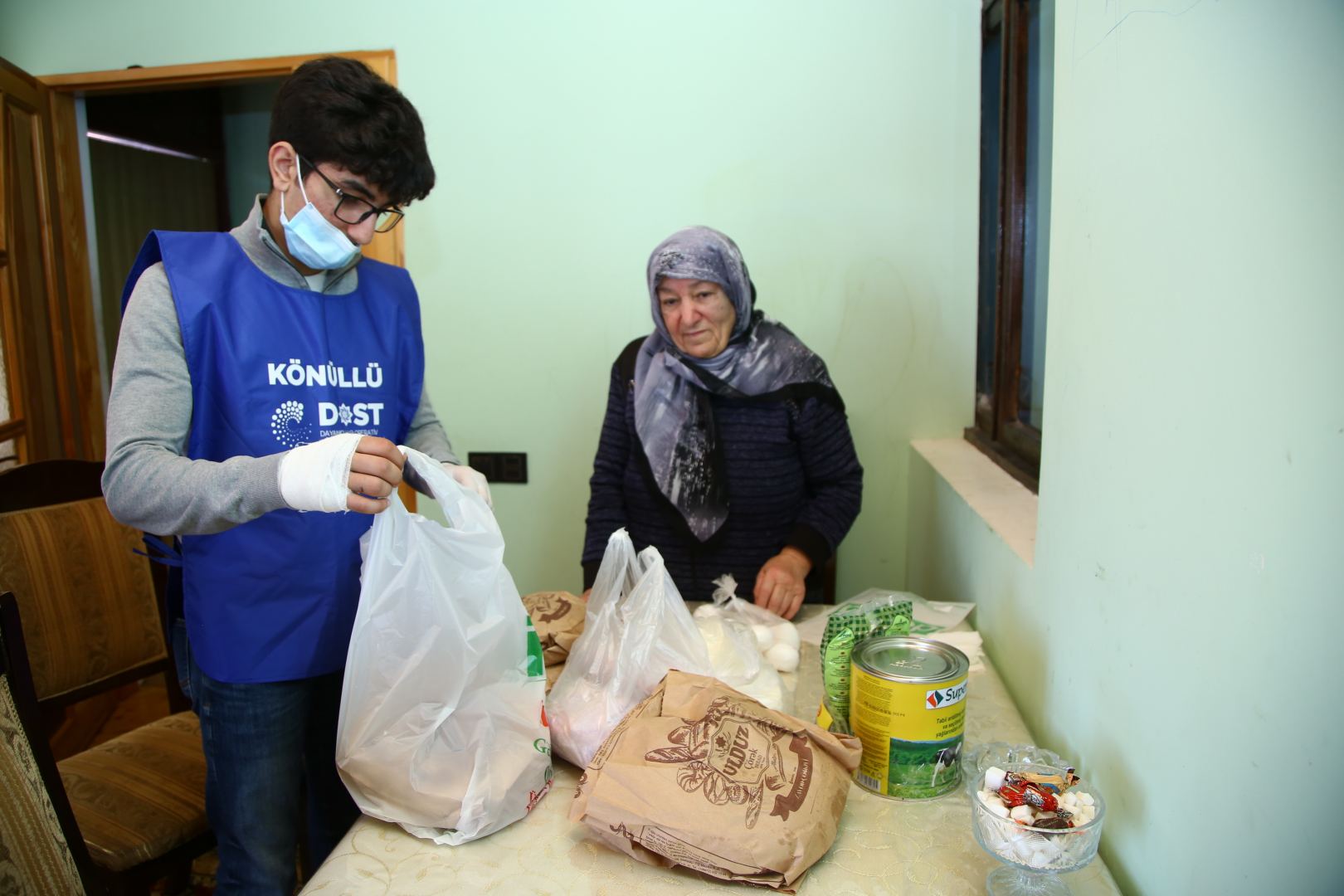 Mazımçay gömrük postunun əməkdaşları aztəminatlı ailələrə yardım ediblər (FOTO/VİDEO) - Gallery Image