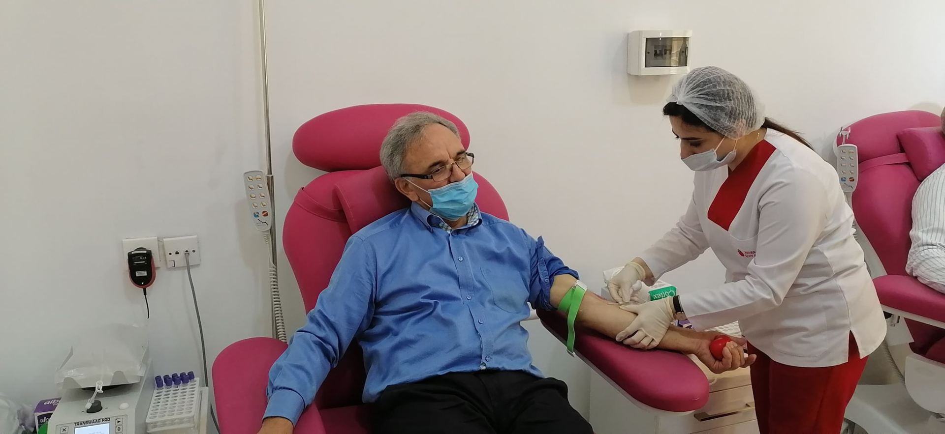 Jurnalistlər qanvermə aksiyasında iştirak ediblər (FOTO) - Gallery Image