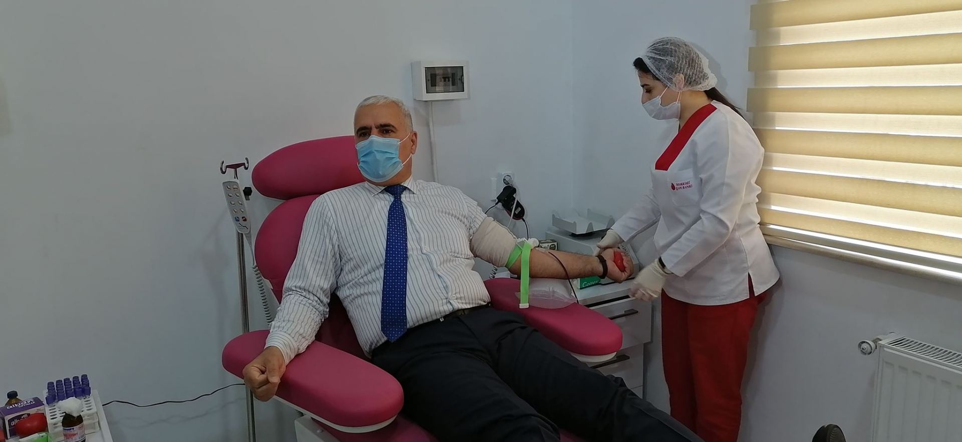 Jurnalistlər qanvermə aksiyasında iştirak ediblər (FOTO) - Gallery Image