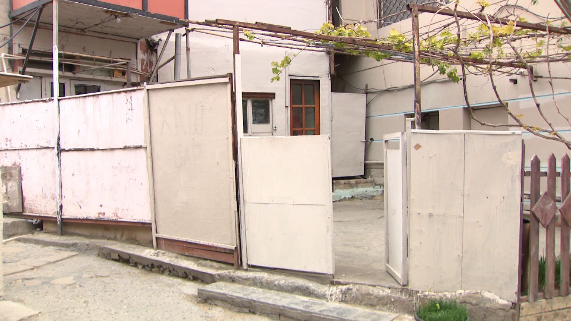Səbaildə gizli şəkildə fəaliyyət göstərən kafe aşkar edilib (FOTO/VİDEO) - Gallery Image
