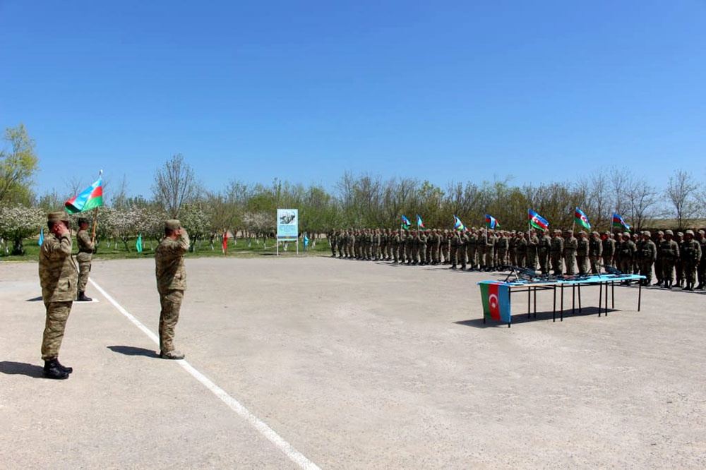 Cəbhə bölgəsində bölmələrin döyüş növbətçiliyinə daxilolma mərasimi keçirilib (FOTO) - Gallery Image