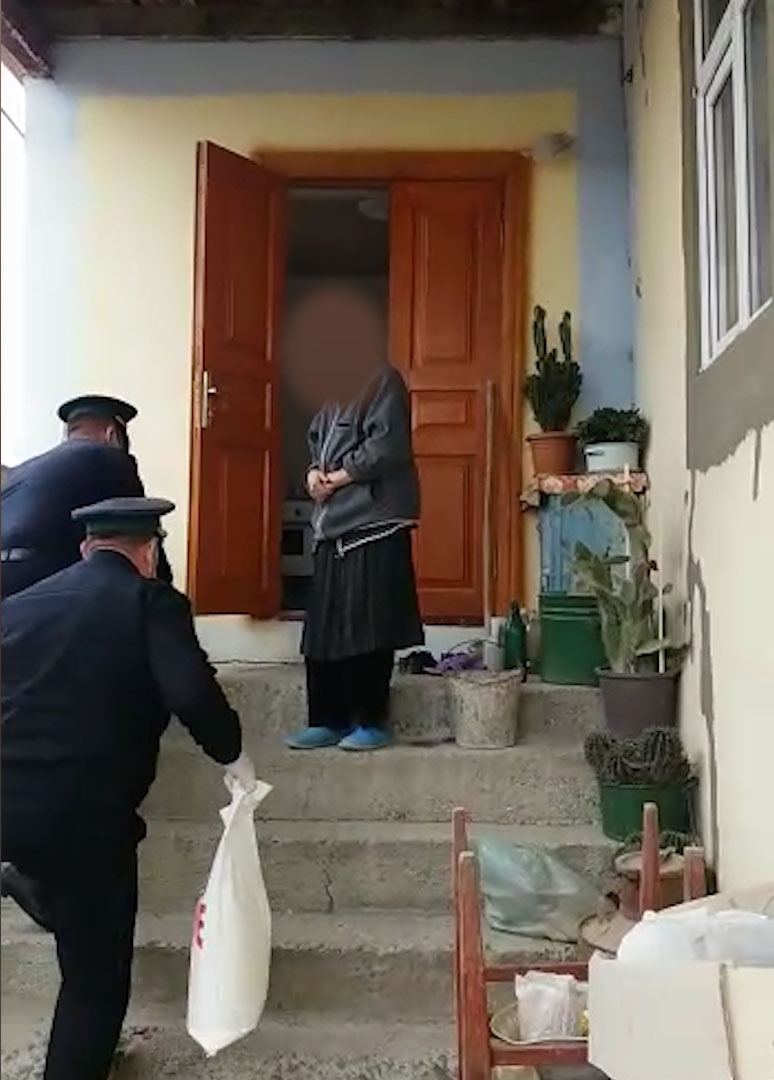 Şimal Ərazi Baş Gömrük İdarəsinin əməkdaşları aztəminatlı ailələrə yardım ediblər (FOTO/VİDEO) - Gallery Image
