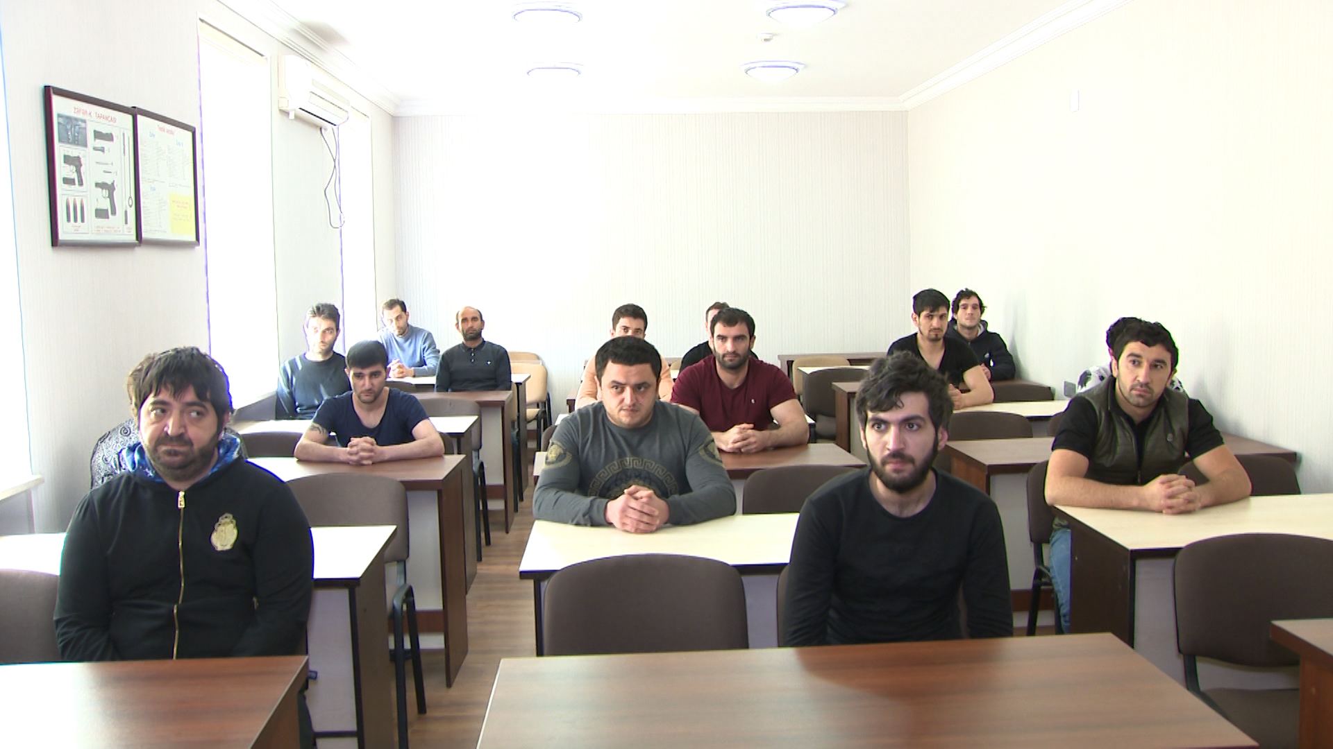 Xüsusi karantin rejimini pozaraq həbs edilən şəxslərlə profilaktik görüş keçirilib (FOTO) - Gallery Image