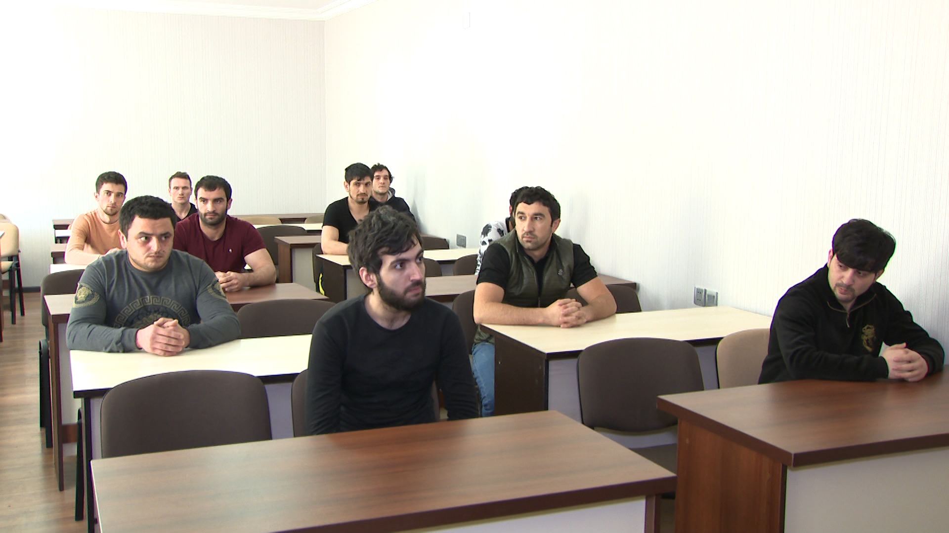 Xüsusi karantin rejimini pozaraq həbs edilən şəxslərlə profilaktik görüş keçirilib (FOTO) - Gallery Image