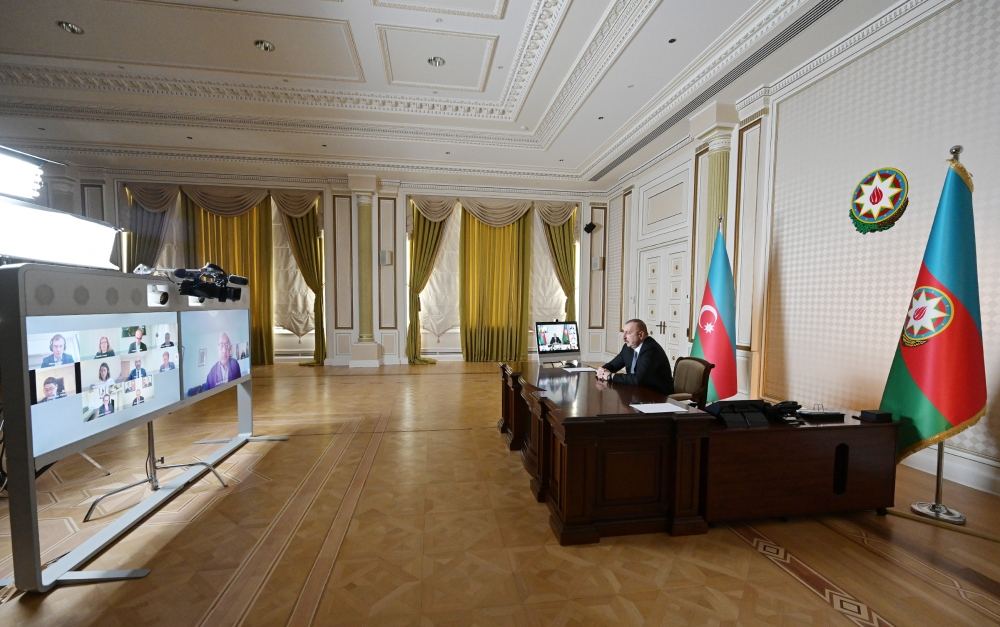 Prezident İlham Əliyevlə Avropa Yenidənqurma və İnkişaf Bankının prezidenti arasında videokonfrans keçirilib (FOTO) - Gallery Image