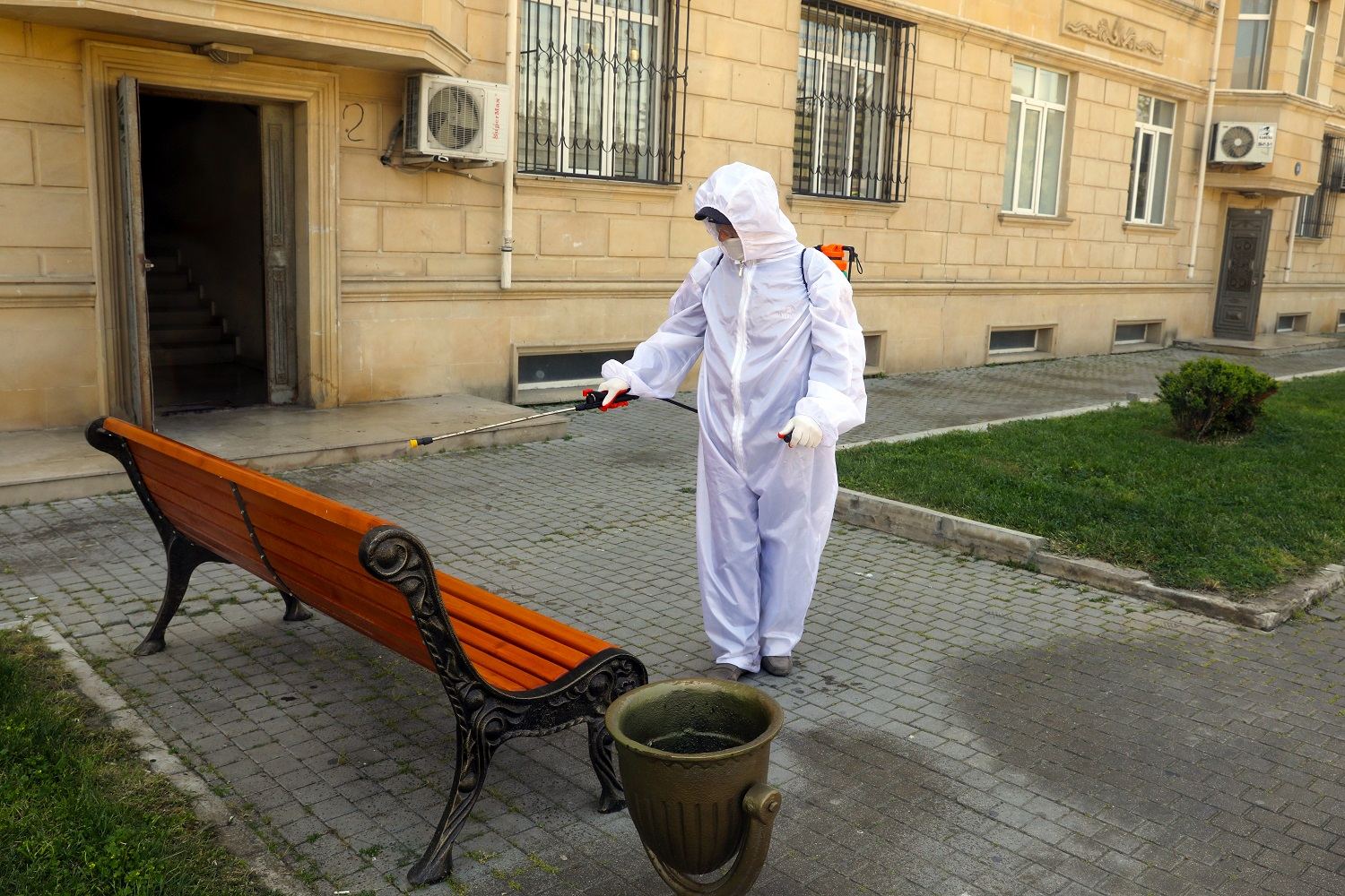 İctimai işlərdə çalışanların sayı 60 minə yaxınlaşıb (FOTO) - Gallery Image
