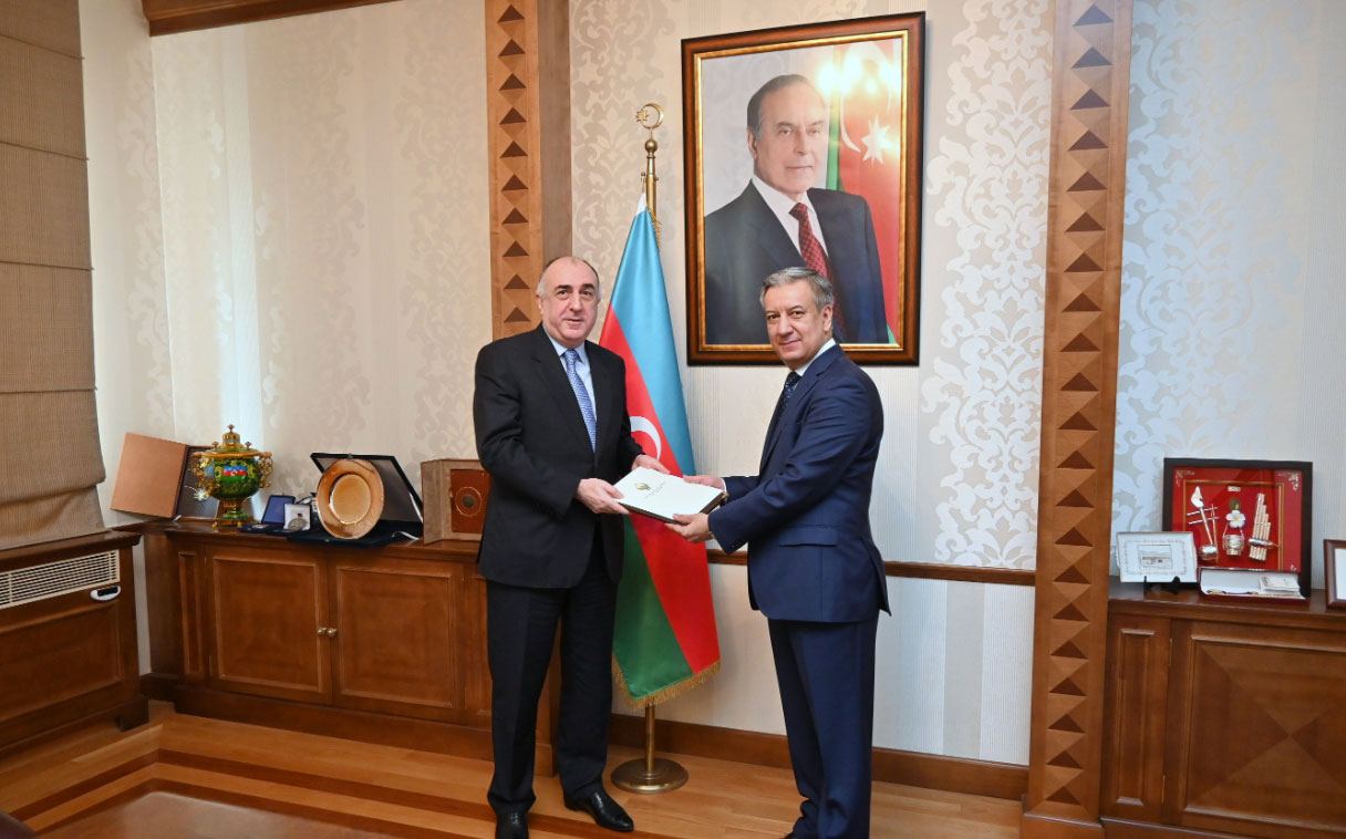 Elmar Məmmədyarov Özbəkistanın ölkəmizə yeni təyin olunmuş səfirini qəbul edib (FOTO) - Gallery Image