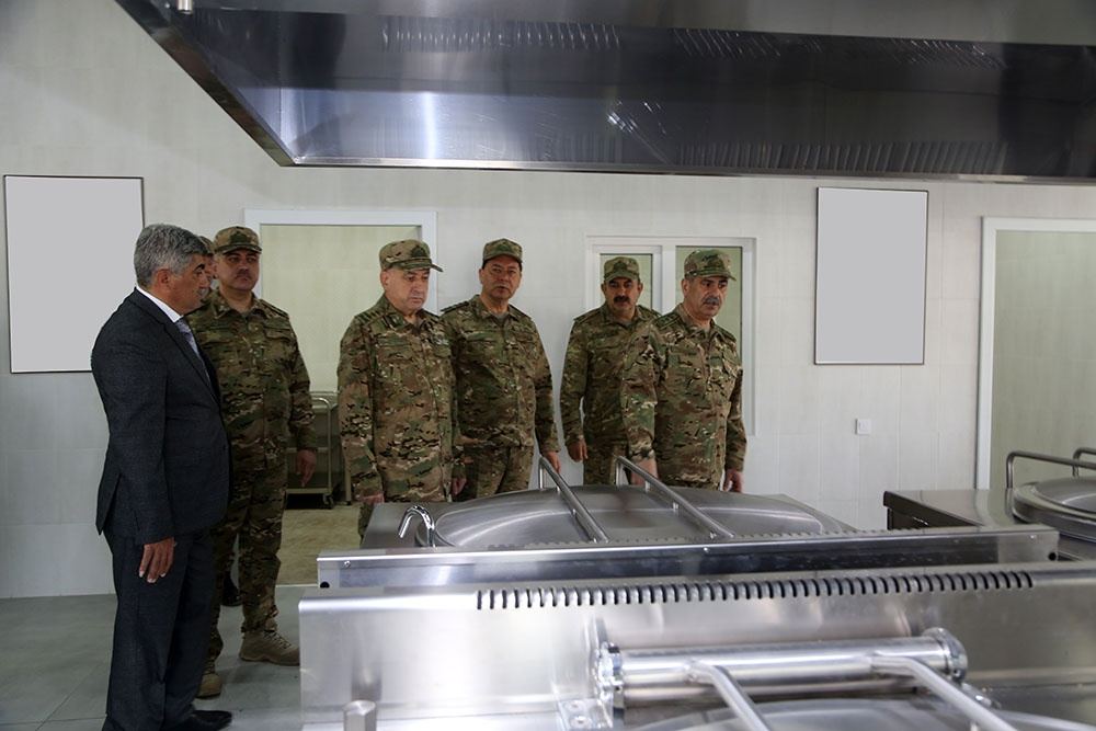 Cəbhəboyu zonada tikintisi yekunlaşmaqda olan hərbi hissəyə baxış keçirilib (FOTO/VİDEO) - Gallery Image