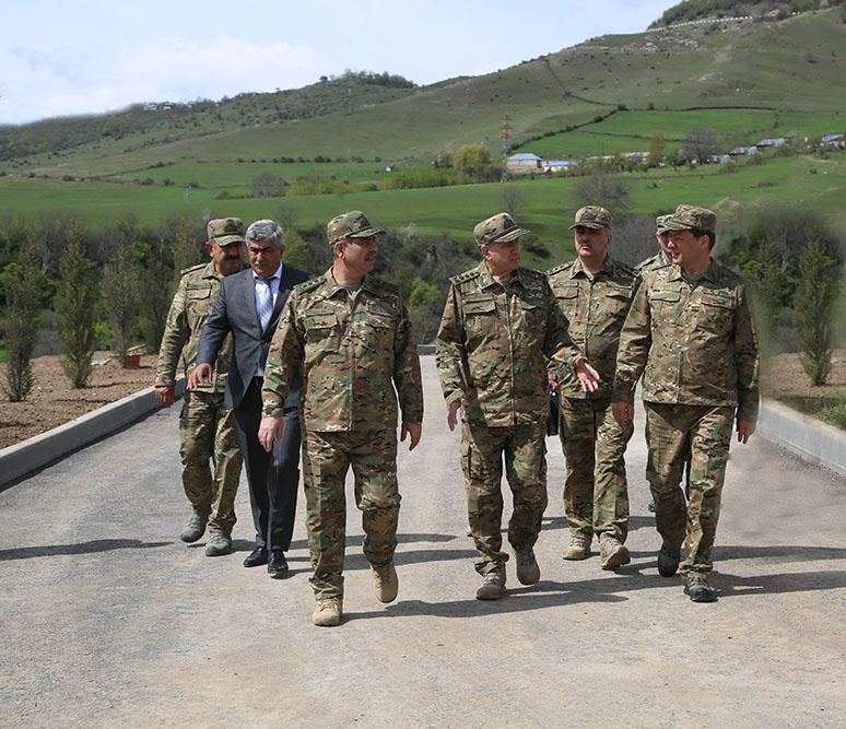 Cəbhəboyu zonada tikintisi yekunlaşmaqda olan hərbi hissəyə baxış keçirilib (FOTO/VİDEO) - Gallery Image