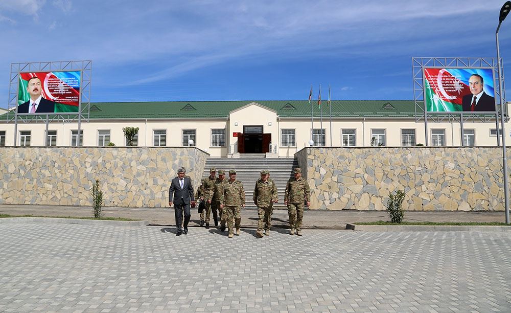 Cəbhəboyu zonada tikintisi yekunlaşmaqda olan hərbi hissəyə baxış keçirilib (FOTO/VİDEO) - Gallery Image