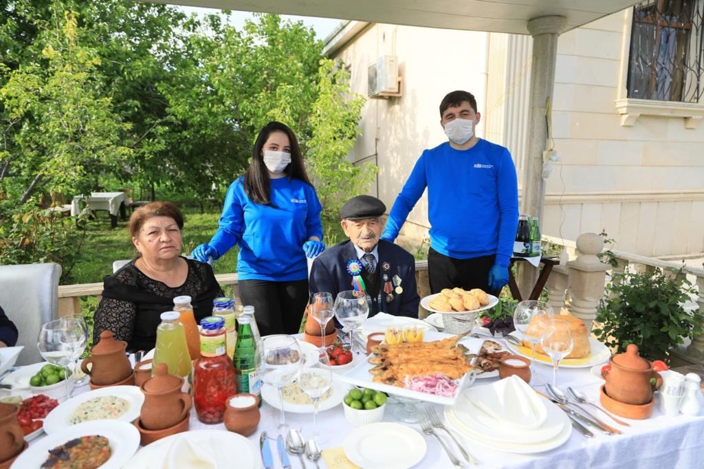 Heydər Əliyev Fondu Böyük Vətən Müharibəsi veteranlarını evlərində təbrik edib (FOTO) - Gallery Image