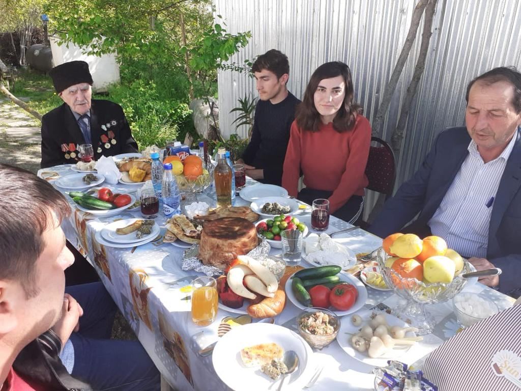 Heydər Əliyev Fondu Böyük Vətən Müharibəsi veteranlarını evlərində təbrik edib (FOTO) - Gallery Image