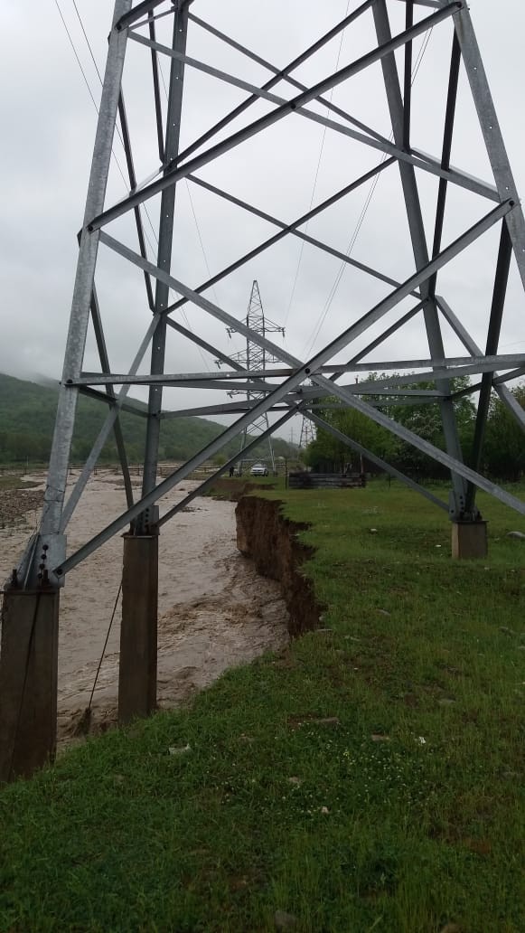 Sel suları 35 kV-luq hava xətti üçün təhlükə yaradıb -FOTOLAR
