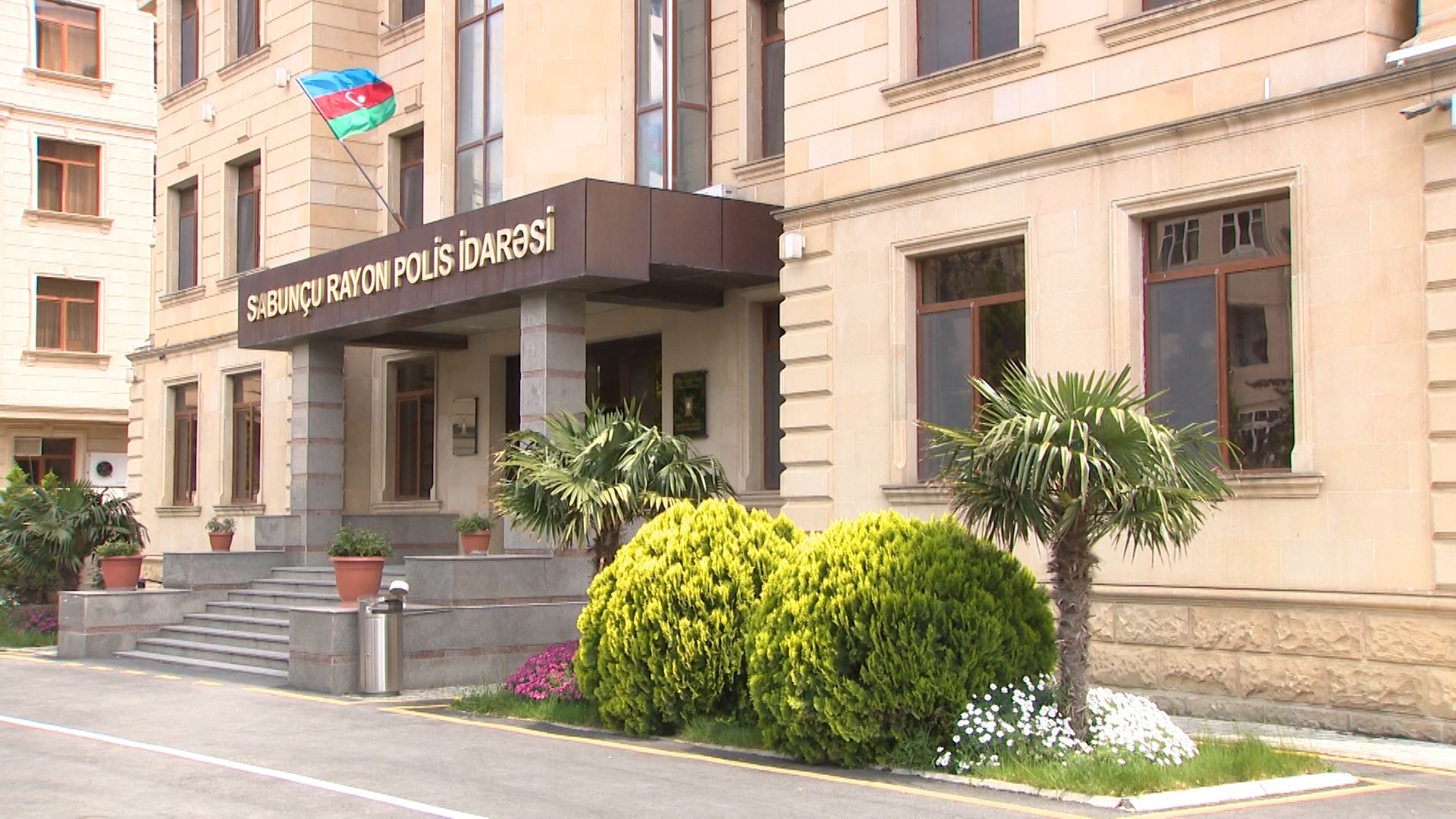 Bakıda avtomobilin salonunda xidmət göstərən “pub” aşkarlanıb (FOTO) - Gallery Image