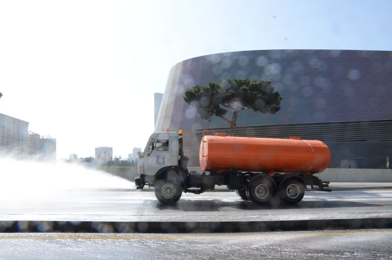 Bakının 400-dən artıq küçə və prospekti dezinfeksiya edilib (FOTO) - Gallery Image